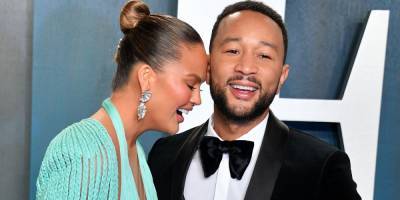 Chrissy Teigen Hilariously Exposed John Legend's Moving Performance on Twitter - www.marieclaire.com