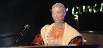 Alicia Keys Wears Bedazzled Face Covering for Performance of 'Love Looks Better' at MTV EMAs 2020 - Watch Now! - www.justjared.com - Los Angeles - county Love