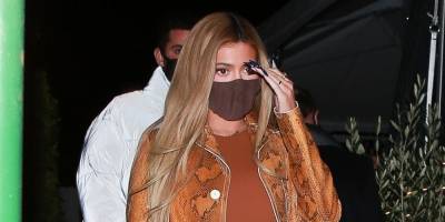 Kylie Jenner Shows Off Lighter Hair in Snakeskin-Print Coat During Night Out - www.justjared.com - Santa Monica