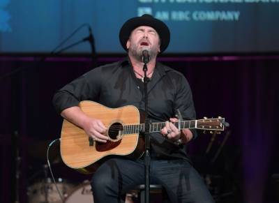 Lee Brice Cancels CMA Awards Performance After Testing Positive For COVID-19 - etcanada.com
