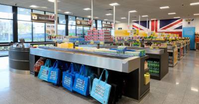 Aldi is introducing a major change which allows people to skip the checkout in hundreds of stores - www.manchestereveningnews.co.uk - Britain