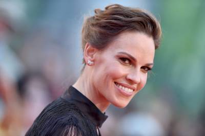 Hilary Swank Fires Back At Troll For Criticizing Her U.S. Election Comments - etcanada.com - USA