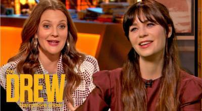 Zooey Deschanel And Drew Barrymore Talk About Their Kids’ Obsession With Cats And Dinosaurs - etcanada.com