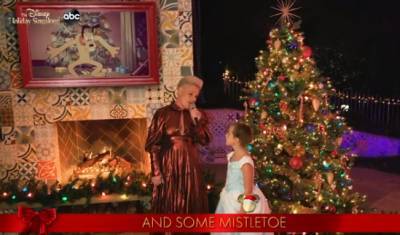 Pink Joined By Daughter Willow For ‘Disney Holiday Singalong’ - etcanada.com - Santa