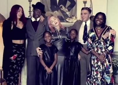 Madonna gets into the holiday spirit as she shares rare photo of all six children - evoke.ie - Malawi