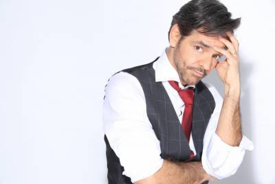 Eugenio Derbez to Star in Bilingual Comedy Series at Apple Inspired by ‘How to Be a Latin Lover’ - variety.com - Britain - Spain - Mexico