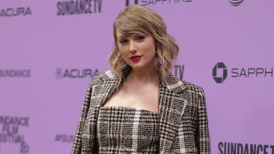 Taylor Swift donates $13,000 to two mothers in need this holiday season - www.foxnews.com
