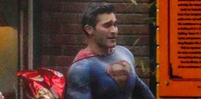 Tyler Hoechlin Debuts New Superman Suit on Set of 'Superman & Lois' in Vancouver! - www.justjared.com - Canada