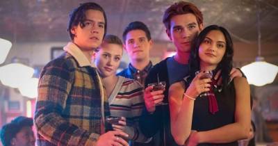 Riverdale’s Season 5 Trailer Teases Betty and Archie Hookup, Murder and More - www.usmagazine.com