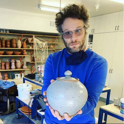 Seth Rogen Shows Off New Ceramic Pottery On Twitter - etcanada.com
