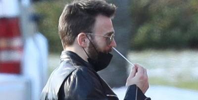 Chris Evans Self-Administers COVID-19 Test on Set: Is He Filming for 'Don't Look Up'? - www.justjared.com - state Massachusets
