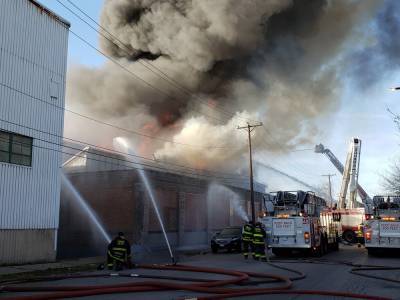 Hundreds of Chicago firefighters battle 4-alarm blaze at West Side auto parts warehouse - www.foxnews.com - Chicago