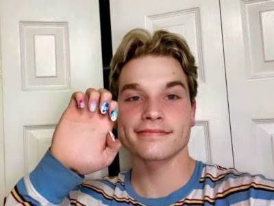 Suspended For Wearing Nail Polish: US Teen Gains Support of Over 200,000 In Petition - gaynation.co - USA - Texas - Poland