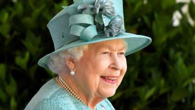 Queen Elizabeth’s Account Shared an Odd Tweet Here’s What it Said Before it Got Deleted - stylecaster.com
