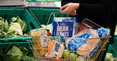 Food bills to rise with no Brexit deal, say supermarket bosses, as shoppers face £3bn 'tariff bombshell' - www.manchestereveningnews.co.uk - Britain - Eu