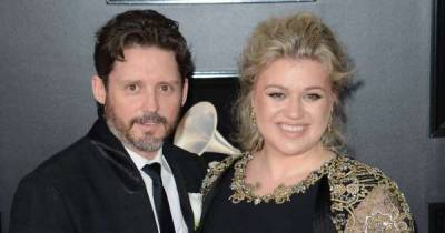 Kelly Clarkson sues estranged husband for fraud - www.msn.com