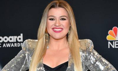 Kelly Clarkson's 'bad decision' leaves her with a painful injury – ouch! - hellomagazine.com - California