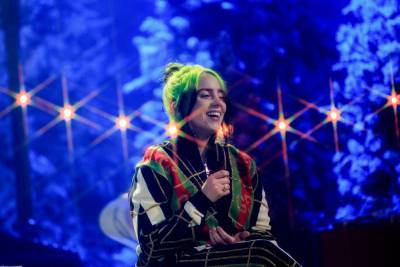 Billie Eilish Performs Christmas Classic ‘Silver Bells’ At 2020 Jingle Ball - etcanada.com