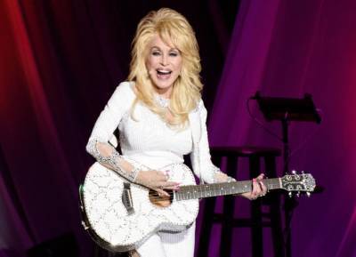 Nine startling facts about the Queen of Country music Dolly Parton - evoke.ie
