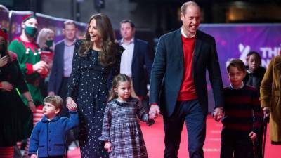 Prince William and Kate Middleton Make Surprise Public Appearance With Their Kids - www.etonline.com - London