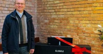 East Kilbride music shop hits the right note with piano donation to local churches - www.dailyrecord.co.uk