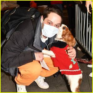 Pete Davidson Gets a Kiss From a Furry Fan After 'SNL'! - www.justjared.com - New York