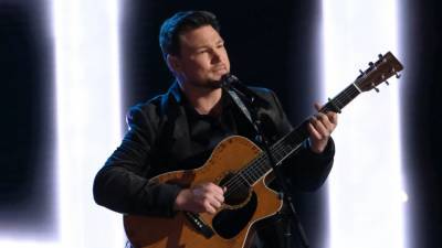 'The Voice': Ian Flanigan Wows Blake Shelton With 'In Color' Cover - www.etonline.com - New York