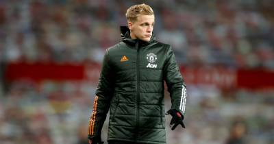 Donny van de Beek told how to improve as Manchester United transfer is questioned - www.manchestereveningnews.co.uk - Manchester - Netherlands