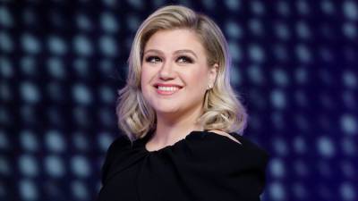 Kelly Clarkson Shares the Garth Brooks Song That Is Getting Her Through Her Divorce - www.etonline.com