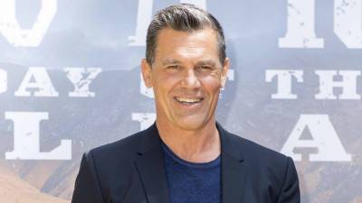 Josh Brolin Poses Completely Nude in Pic Taken by His Wife Kathryn - www.etonline.com