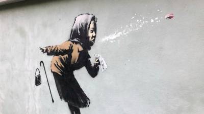 UK homeowner delays sale of home after Banksy mural appears - abcnews.go.com - Britain