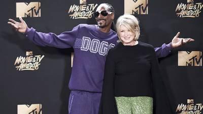 Martha Stewart Decorates Weed-Inspired Christmas Cookies With Snoop Dogg — See Pic - hollywoodlife.com - New York - California
