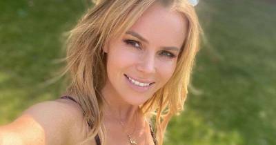 Amanda Holden and her daughters decorate Christmas tree in heart-melting music video - www.msn.com