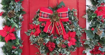What is doorscaping and why are celebrities all over the trend this Christmas? - www.msn.com