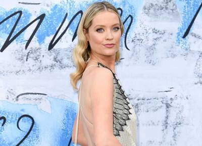 Laura Whitmore shows off bare baby bump in edgy photo shoot - evoke.ie