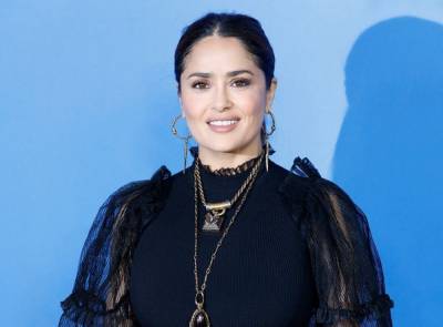 Salma Hayek’s Pet Owl Perches On Top Of Her Head As She Shows Off Stunning Christmas Tree In Festive Snaps - etcanada.com
