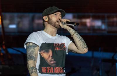 Eminem Releases Surprise New Album, Apologizes To Rihanna For Leaked Chris Brown Lyrics - etcanada.com
