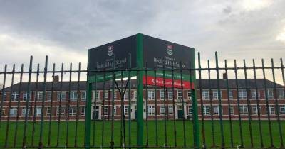 Two teenage boys quizzed by police after hoax bomb threats at schools and colleges - www.manchestereveningnews.co.uk