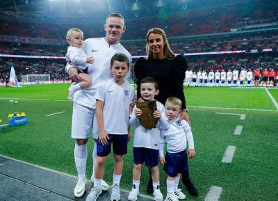 Proud day for Coleen Rooney as son Kai signs for Manchester United - evoke.ie - Manchester - county Wayne