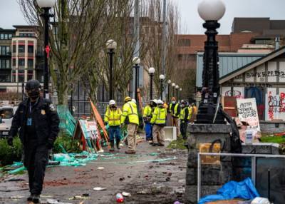 Seattle Police make 21 arrests while clearing out homeless encampment - www.foxnews.com - Seattle - county Anderson