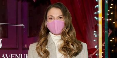 Sutton Foster Unveils A New Holiday Window at Saks Fifth Avenue - www.justjared.com - New York