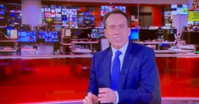 BBC News presenter apologises after being caught off-guard in hilarious on air blip - www.manchestereveningnews.co.uk