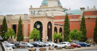 Two teens arrested after brawl in the Orient food court at the Trafford Centre - www.manchestereveningnews.co.uk