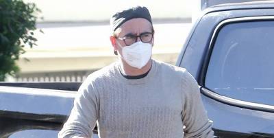 Colin Farrell Masks Up During a Trip to the Gas Station - www.justjared.com - Los Angeles - USA
