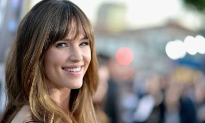 Jennifer Garner sparks confusion over age as she shares photo of her 'twin' - hellomagazine.com