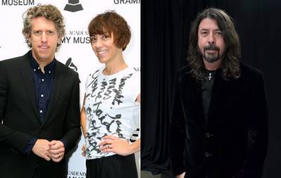 Dave Grohl joins The Bird And The Bee for a live cover of ‘Little Drummer Boy’ - www.nme.com