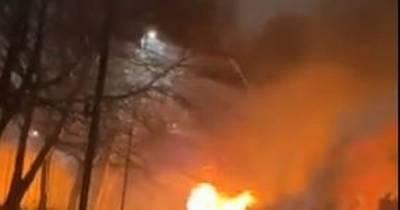 Dramatic video footage shows smoke sent billowing into sky as caravan engulfed in flames in Ardwick - www.manchestereveningnews.co.uk