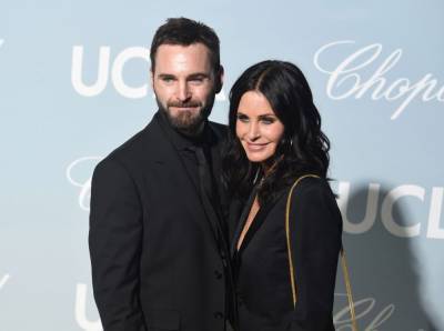 Courteney Cox And Johnny McDaid Honour Irish Frontline Workers After Reuniting For First Time In 9 Months - etcanada.com - Ireland