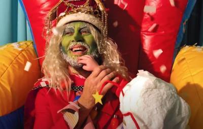 The Flaming Lips share festive new video for ‘A Change At Christmas (Say It Isn’t So)’ - www.nme.com