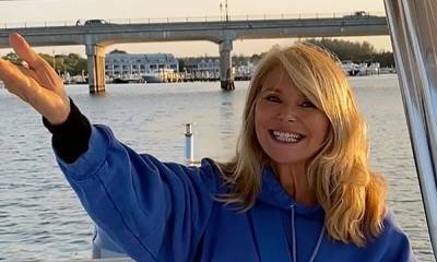 Christie Brinkley surprises with choice of swimwear during Turks and Caicos Christmas holiday - hellomagazine.com - Santa - Turks And Caicos Islands